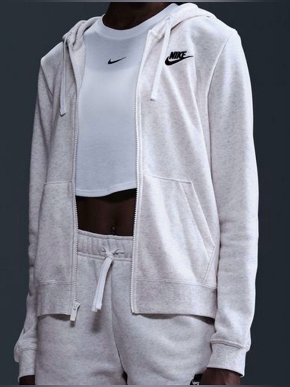 NIKE HOODIE********SIZE: LARGE